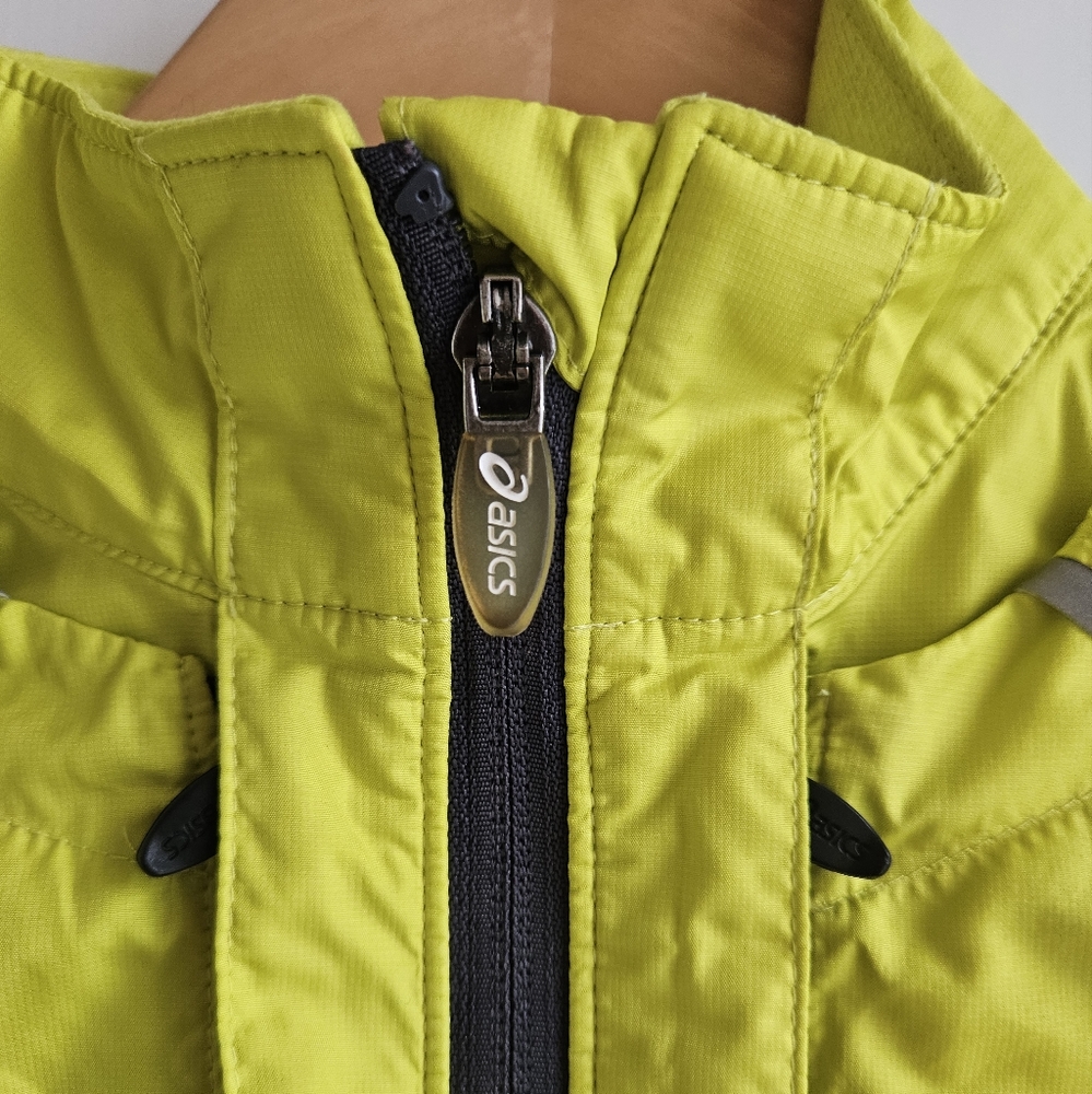 ASICS Women's 2-n-1 Jacket - Picture 8 of 16